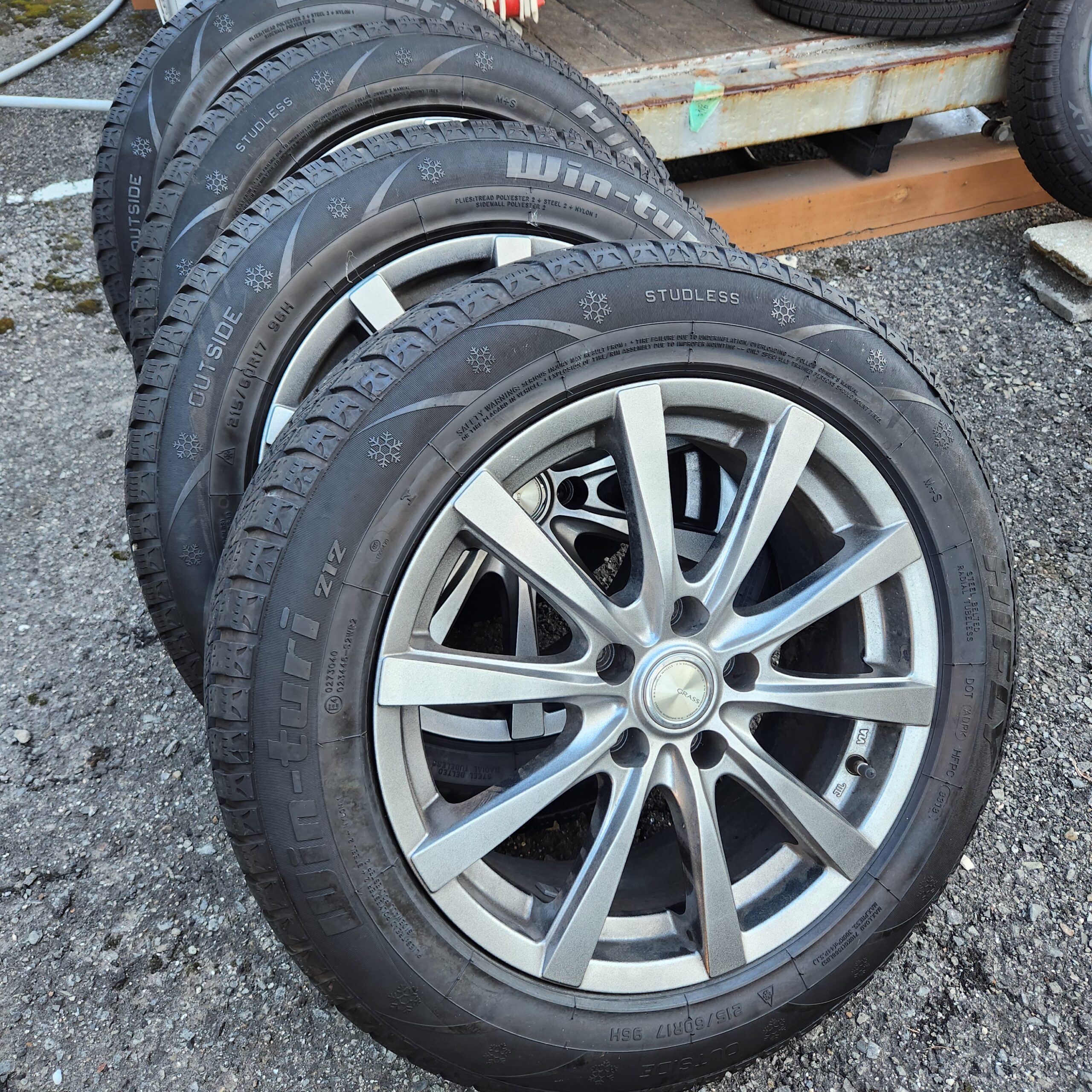 トヨタ　C-HR用中古スタッドレスタイヤセット