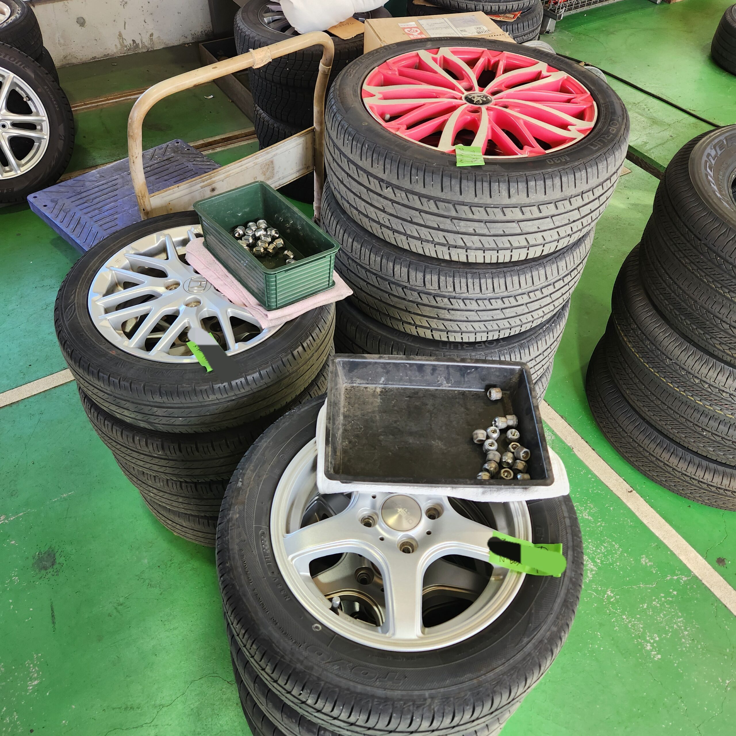 スタッドレスタイヤのレンタルはカーランドえひめにお任せください